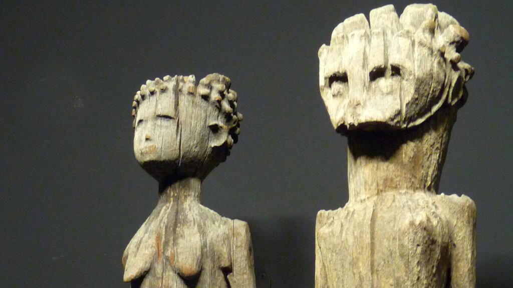 Detail statues funeraires sakalava madagascar 0 1