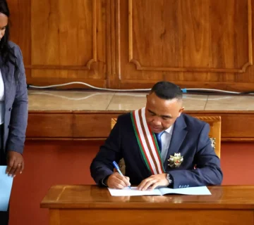 091e7f7e1d8590644488969f7688bebe7827f601dcb956424471ce53f9661f15 360x320