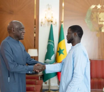 Diomaye et le representant Unesco 1200x800 jpg 360x320