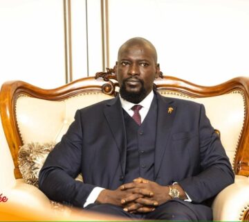 Le colonel Mamadi Doumbouya 360x320