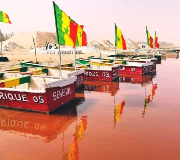 2 0 lac rose une curiosite naturelle du senegal jpg 360x320