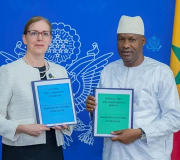 1 Photo Us 1200x798 1 360x320