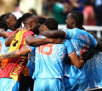 Congo dr celebrate in huddle 360x320