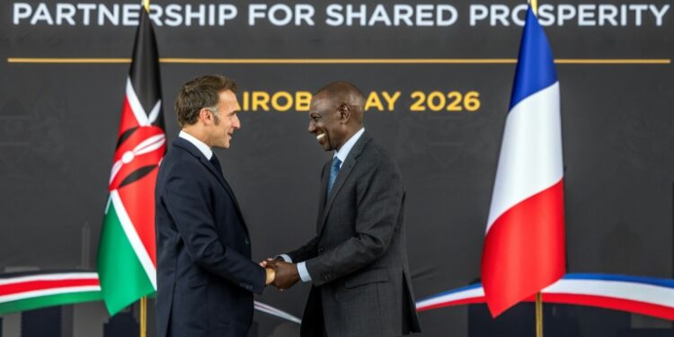 Le president francais emmanuel macron a gauche et le president kenyan wil 750x375 1