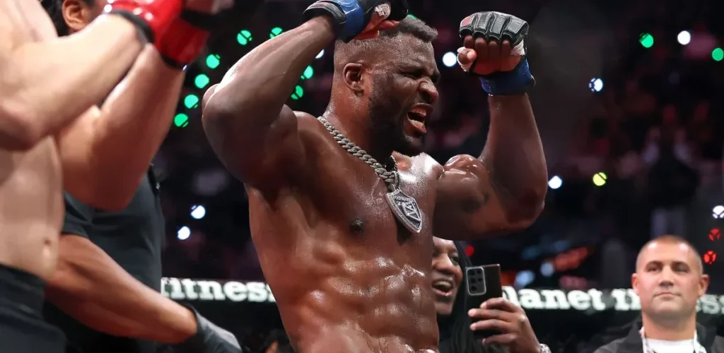 Francis Ngannou signe un retour fracassant en MMA avec une victoire expéditive 