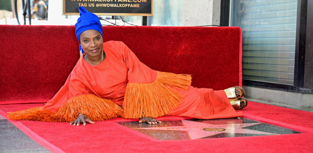 Angélique Kidjo devient la première artiste africaine à recevoir une étoile sur le Walk of Fame 